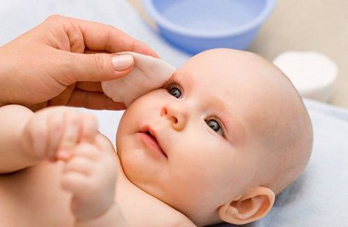 Cách chăm sóc mắt trẻ sơ sinh