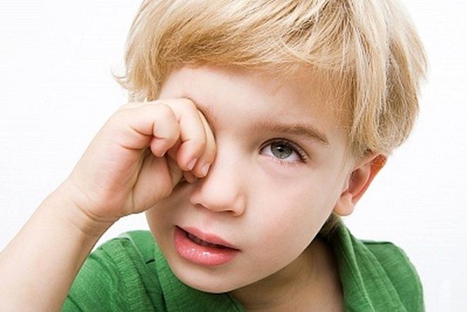Những dấu hiệu nhận biết trẻ bị cận thị